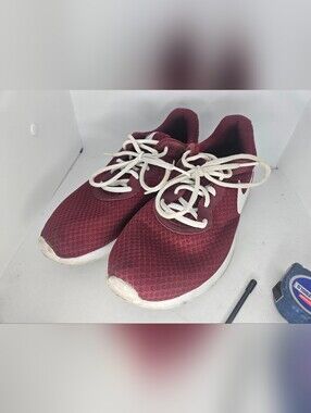 Nike Womens Tanjun  Red Burgundy/White Running Shoes Size 11 Used Condition. 